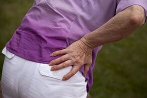 Dolor en la articulación de la cadera con artrosis