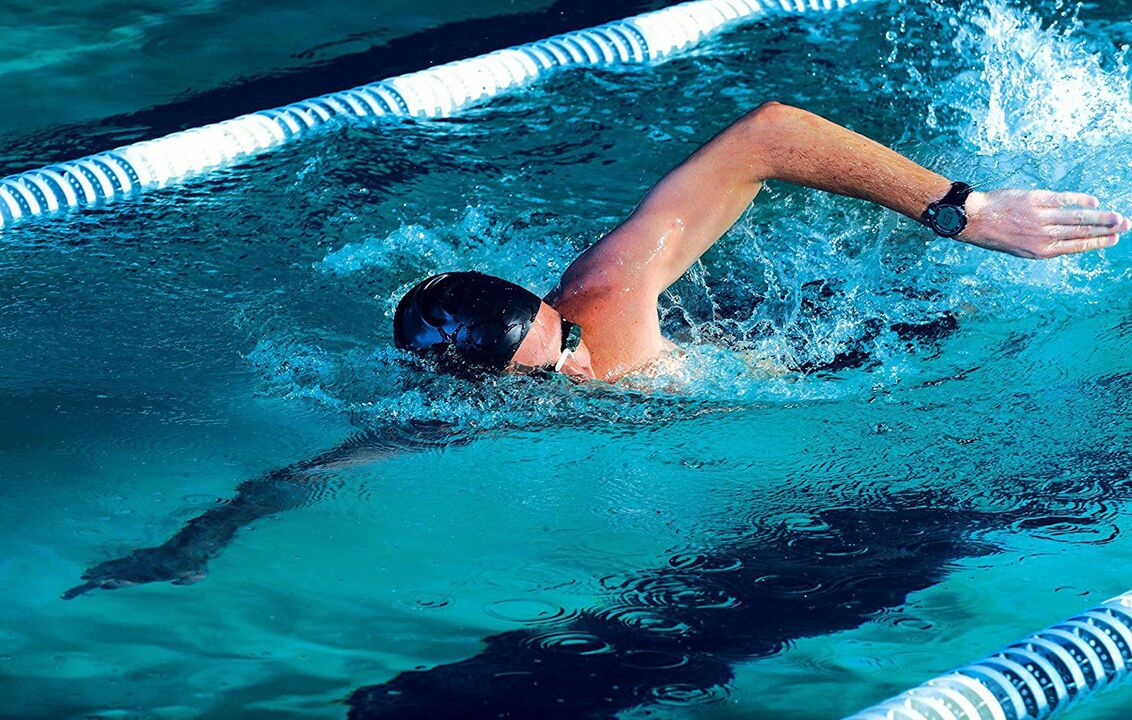 Nadar en la piscina con osteocondrosis torácica.